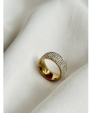 Gold ring with a quadruple...